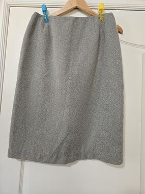 Tailored Grey Tweed Pencil Skirt - Sleek Office Staple
